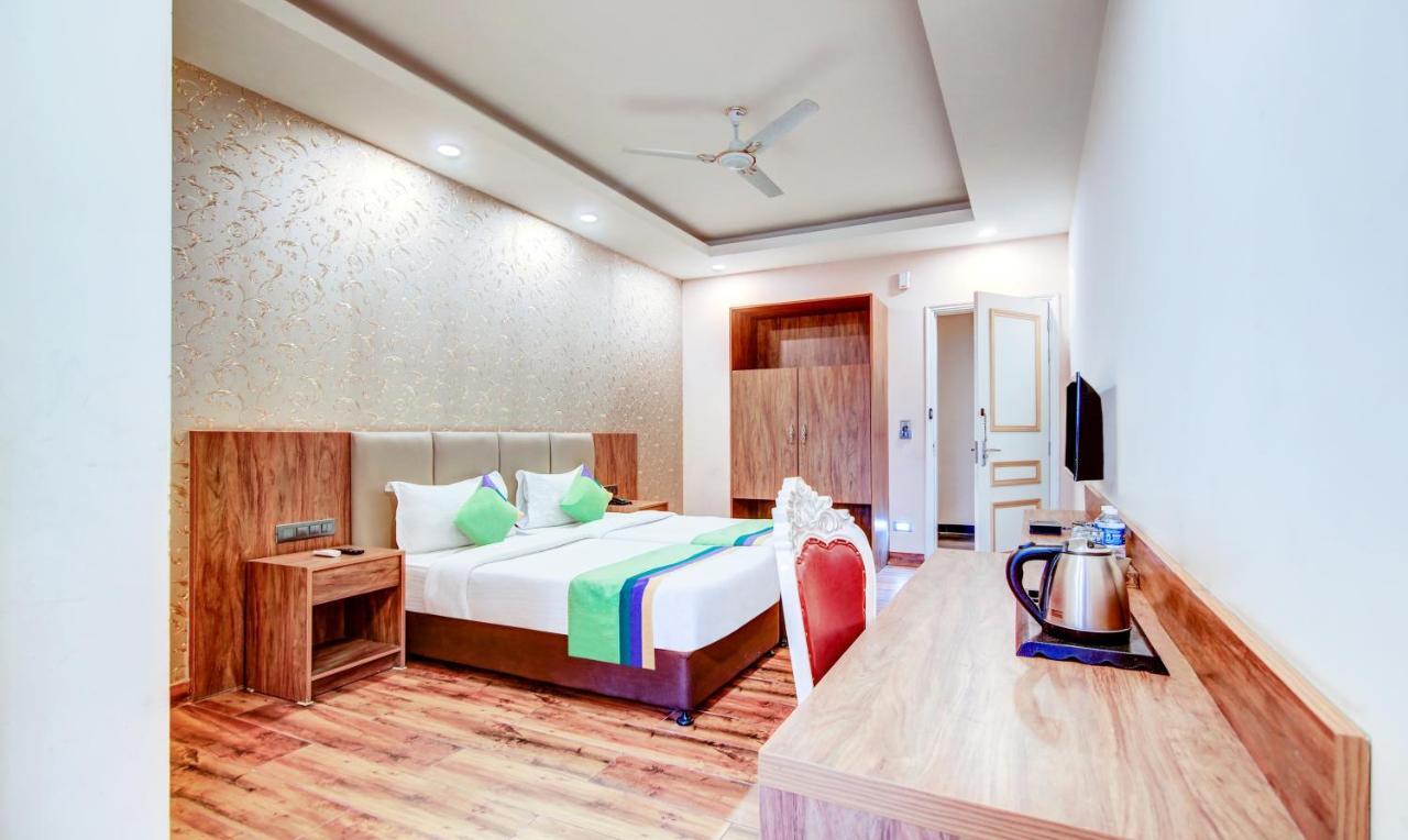 All Heavens Gold New Delhi Bagian luar foto